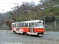 Vůz T3 ev.č.6890 vypravený na linku 25 projíždí křižovatkou Letenský tunel. | 28.11.2004