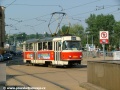 Vůz T3 ev.č.6894 vypravený na linku 25 vjíždí na levou staniční kolej zastávky Hradčanská do centra | 24.7.2006