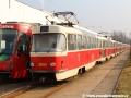 Vůz T3 ev.č.6900 odstavený v čele kolony vozů na povrchové koleji v Ústředních dílnách ve společnosti vozů Škoda 14T. | 23.3.2012