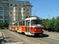 Souprava vozů T3 ev.č.6906+6901 vypravená na náhradní linku 30 manipuluje na vnitřní koleji smyčky Olšanské hřbitovy. | 17.7.2006