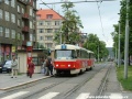 V zastávce Lotyšská do centra, umístěné ještě v původní poloze, stanicuje kobyliská souprava vozů T3 ev.č.6914+6912 vypravená na linku 8. | 11.6.2005