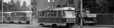 Vůz T3 ev.č.6956 vypravený na linku 28 míří ulicí Na Mlejnku k branickému nádraží. | 3.8.1978