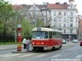 V zastávce Jiřího z Poděbrad stanicuje vůz T3 ev.č.6976 vypravený na linku 11. | 30.4.2005