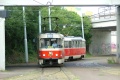 Souprava vozů T3SU #7001+7002 vypravená na linku 22 vjíždí do smyčky Nádraží Hostivař. | 13.8.2004