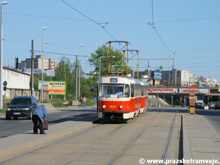 Do zastávky Teplárna Michle vjíždí souprava vozů T3SU ev.č.7014+7013 vypravená na linku 11. | 30.4.2007