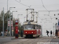 Své cestující odbavuje v zastávce Vypich souprava vozů T3SUCS ev.č.7021+7022 vypravená na linku 22. | 12.10.2012