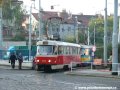 Jeden z marných pokusů o oživení vozu T3G ev.č.8200 začal odvlečením do Opravny tramvají Ústředních dílen za vozem T3SUCS ev.č.7036 z vozovny Strašnice | 12.10.2005