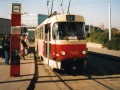Vůz T3SUCS ev.č.7043 vypravený na linku 37 stanicuje v zastávce Strašnická. | 9.9.2000
