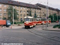 Obloukem od Nádraží Hostivař vjíždí do smyčky souprava vozů T3SUCS ev.č.7050+7051 na výlukové lince 32. | 26.5.1997