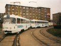 Novotou svítící celovozová reklama firmy SIEMENS na soupravě vozů T3SUCS #7068+#7069 vypravené na linku 32, manipulující na vnější koleji smyčky Kubánské náměstí. | 5.4.1996