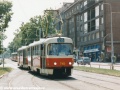 Rozjezdovou výhybku na předjízdnou kolej Podbaba právě minula souprava vozů T3SUCS ev.č.7102+7104 mířící na lince 26 ke smyčce Podbaba. | 5.6.2003