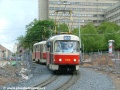 Souprava vozů T3SUCS ev.č.7103+7101 vypravená na linku 26 projíždí splítkou Seifertova k Hlavnímu nádraží. | 16.5.2004