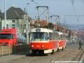 V zastávce Horoměřická umístěné ještě v původní poloze, stanicuje souprava vozů T3SUCS ev.č.7110+7111 vypravená na linku 18. | 14.3.2005