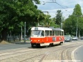 Vůz T3SUCS ev.č.7123 vypravený na linku 2 opustil křižovatku Sirotčinec a míří k vozovně Střešovice | 12.7.2004
