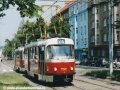 Souprava vozů T3SUCS ev.č.7132+7133 vypravená na linku 26 opustila zastávku Lotyšská do centra a míří k Vítěznému náměstí. | 5.6.2003