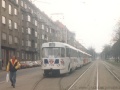 Souprava vozů T3SUCS ev.č.7172+7173 vypravená na linku 2 vyčkává na předjízdné koleji na čas určený k nájezdu do smyčky Podbaba. | 13.4.1996