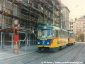 Souprava vozů T3SUCS ev.č.7176+7177 vypravená na linku 18 vyčkává na čas odjezdu na vnější koleji původní smyčky Vozovna Pankrác. | 1993