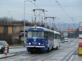 Souprava vozů T3SUCS ev.č.7176+7177 vypravená na linku 22 stoupá Bělohorskou ulicí k zastávce Vypich. | 23.12.2004