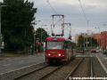 Souprava vozů T3SUCS ev.č.7178+7179 vypravená na linku 22 míjí v Bělohorské ulici při jízdě ke smyčce Bílá Hora protisměrnou zastávku Malý Břevnov. | 31.8.2010