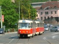 Do zastávky Malostranská klesá souprava vozů T3SUCS ev.č.7192+7193 na lince 23. | 7.5.2006