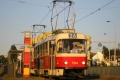 Souprava vozů T3SUCS #7194+7195 vypravená na linku 26 odbavuje cestující v zastávce Hostivařská. | 19.7.2006