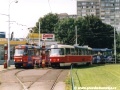 Souprava vozů T3SUCS ev.č.7198+7199 na lince X-A, označované v prvních dnech provozu ještě standardním číslem 23, a vůz T3SUCS ev.č.7187 na lince 2 v prostoru nástupních zastávek. | 23.8.2002