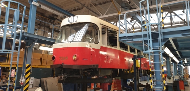 Vůz T3SUCS #7269 určený pro provoz retro linky 23 zamířil do Ústředních dílen na opravu stupně PO. | 5.8.2019