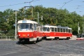 Souprava žižkovských vozů T3SUCS #7284+#7285 vypravená na linku 26, identifikující se jako linka 25 (viz číslo na hrazdě) projíždí křižovatkou Strojimport k zastávce Želivského u metra. | 19.5.2007