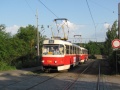 Souprava vozů T3SUCS ev.č.7290+7273 vypravená na linku 16 projíždí zastávkou Vozovna Hloubětín od Starého Hloubětína. | 23.5.2012