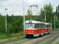 Do prostoru zastávky Vozovna Hloubětín vjíždí souprava vozů T3M ev.č.8006+8046 vypravená na linku 4. | 26.7.2004