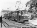 Souprava vozů T3M ev.č.8013+8020 vypravená na linku 41 v nástupní zastávce trojúhelníku Urxova | 12.8.1979
