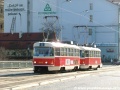 Slunce se odráží od střechy soupravy vozů T3M ev.č.8018+8085 vypravené na linku 8 na Štefánikově mostě. | 22.1.2005