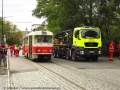 V ulici Hládkov se uskutečnilo cvičení záchranářů simulující záchranu zraněných z převrácené tramvaje po střetu s nákladním automobilem. Ke cvičení posloužil uměle vykolejený a převrácený vyřazený vůz T3M ev.č.8018. | 18.9.2015