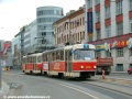 Souprava vozů T3M #8019+8017 vypravená na linku 7 opustila křižovatku Plzeňské a Radlické ulice. | 22.6.2004