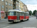 Po novém laku provedeném v ústředních dílnách se vrací do vozovny Motol vůz T3M ev.č.8020 míjející horní vjezd do vozovny Strašnice. | 27.8.2004