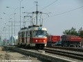 Souprava vozů T3M ev.č.8023+8034 vypravená na linku 7 překonává mosty nad železničními vlečkami pod Černokosteleckou ulicí během rekonstrukce její severní vozovky. | 3.9.2004