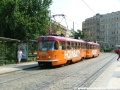 Souprava vozů T3M ev.č.8025+8045 vypravená na linku 23 vjíždí do zastávky Náměstí Míru. | 24.7.2006