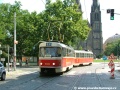 Rekonstrukce tramvajových tratí a sportovní či kulturní akce v pražských ulicích občas umožňují spatřit nečekané linky na nečekaných místech, stejně jako v případě soupravy vozů T3M ev.č.8028+8025 vypravené na odkloněnou linku 17 opouštějící náměstí Míru. | 31.7.2004