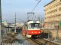 Vůz T3M ev.č.8029 vypravený na linku 5 stoupá splítkou k zastávce Husinecká. | 27.12.2003