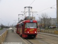 Souprava vozů T3M ev.č.8039+8021 vypravená na linku 19 vjíždí do zastávky Sídliště Hloubětín prostorem dnes již zasypaných výstupů z podchodu na nástupiště. | 5.4.2006