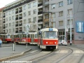 Souprava vozů T3M ev.č.8042+8091 vypravená na linku 19 vjíždí do prostoru zastávky Strašnická. | 31.5.2006