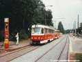Souprava vozů T3M2-DVC ev.č.8053+8051 vypravená na linku 8 v zastávce Brusnice. | 15.8.1997