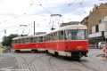 Souprava vozů T3M2-DVC #8053+#8087 vypravená na linku 7 odbočuje křižovatkou Strojimport z ulice Jana Želivského k zastávkám u metra. | 22. 7. 2026