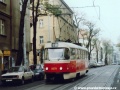 Vůz T3M2-DVC ev.č.8079 vypravený na linku 19 projíždí Starostrašnickou ulicí k zastávce Strašnická. | 15.11.2003