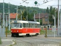 Na linku 15 se z vozovny Hloubětín vydává vůz T3M2-DVC ev.č.8079. Pod jeho podvozky se objevuje kolejový propletenec výjezdové i zatahovací části kolejiště vozovny. | 26.7.2004