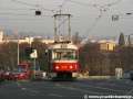 Vůz T3M2-DVC ev.č.8082 vypravený na linku 15 zahájil odbočení obloukem dočasné křižovatky Prašný most odbočení od Vítězného náměstí k Hradčanské. | 8.10.2010