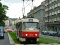 Vůz T3M2-DVC ev.č.8082 vypravený na linku 5 míří zatravněným úsekem tramvajové tratě v Sokolovské ulicí k zastávce zvané tehdy U Svobodárny. | 30.8.2006