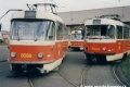 Vyřazené vozy T3M #8088 a 8089 připravené na modernizaci ba typ T3M2-DVC v Opravně tramvají ve společnosti vozu T3SUCS #7023, který čeká na opravu poškození po nehodě. | 1996
