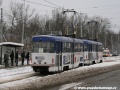 Souprava vozů T3M ev.č.8091+8096 vypravená na linku 1 stoupá během sněhové kalamity od křižovatky Sirotčinec do zastávky Vozovna Střešovice | 11.1.2010