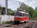 Sólo vůz T3M #8094 vypravený vozovnou Kobylisy na linku 14 vyčkává v Trojské ulici na signál volno pro vjezd do splítkového úseku. | 18.5.2002